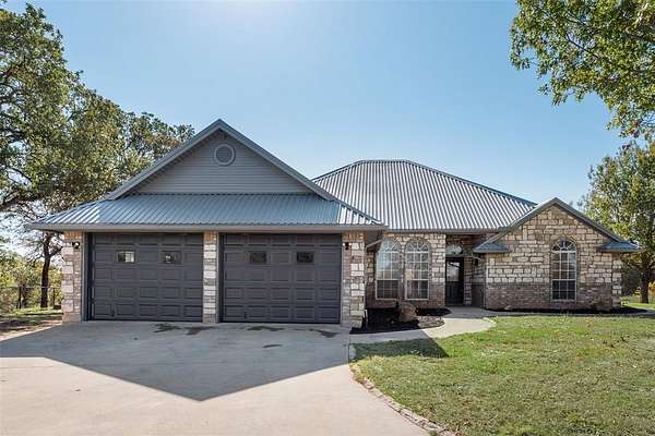 4.1 Acres of Residential Land with Home for Sale in Bridgeport, Texas