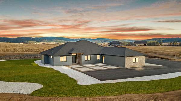 10 Acres of Land with Home for Sale in Mead, Washington