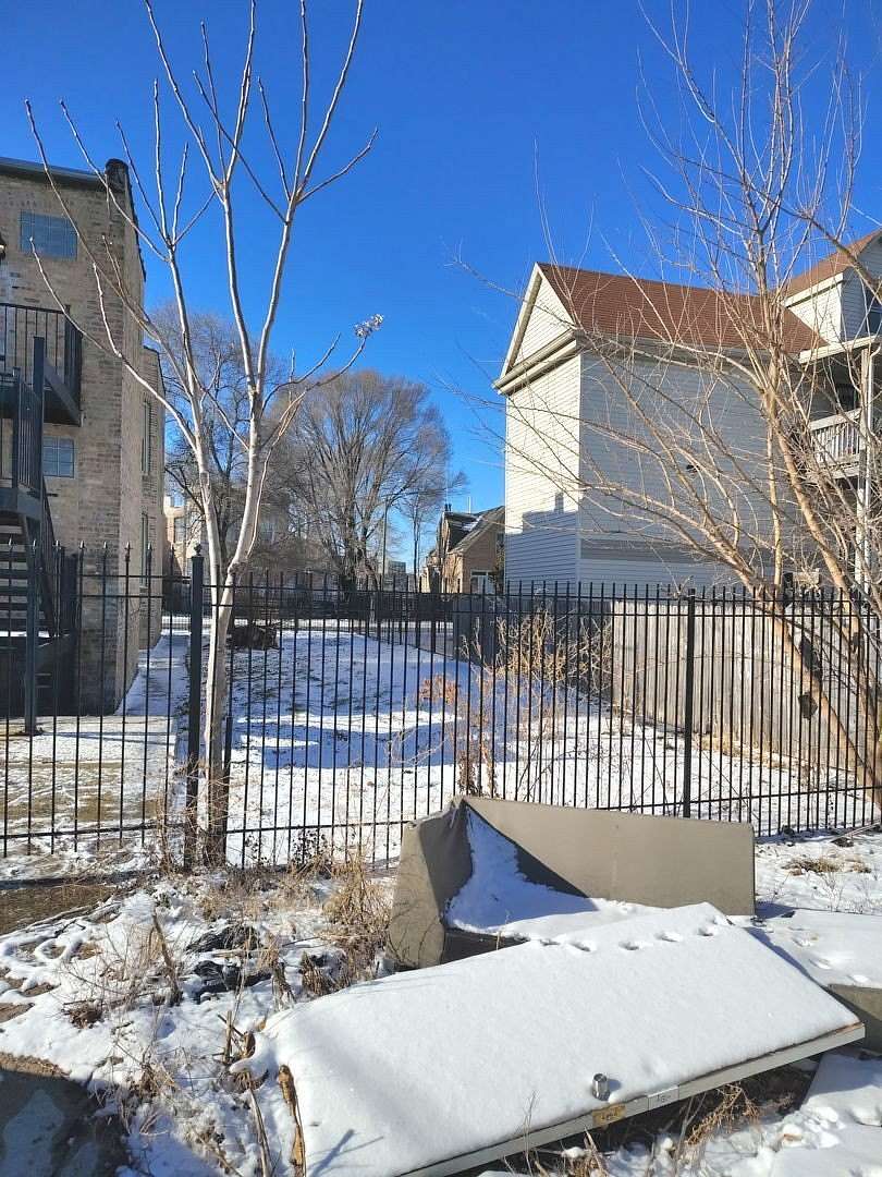 0.04 Acres of Land for Sale in Chicago, Illinois