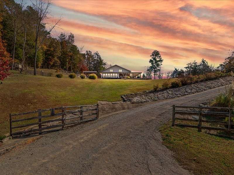 4 Acres of Residential Land with Home for Sale in Lobelville, Tennessee