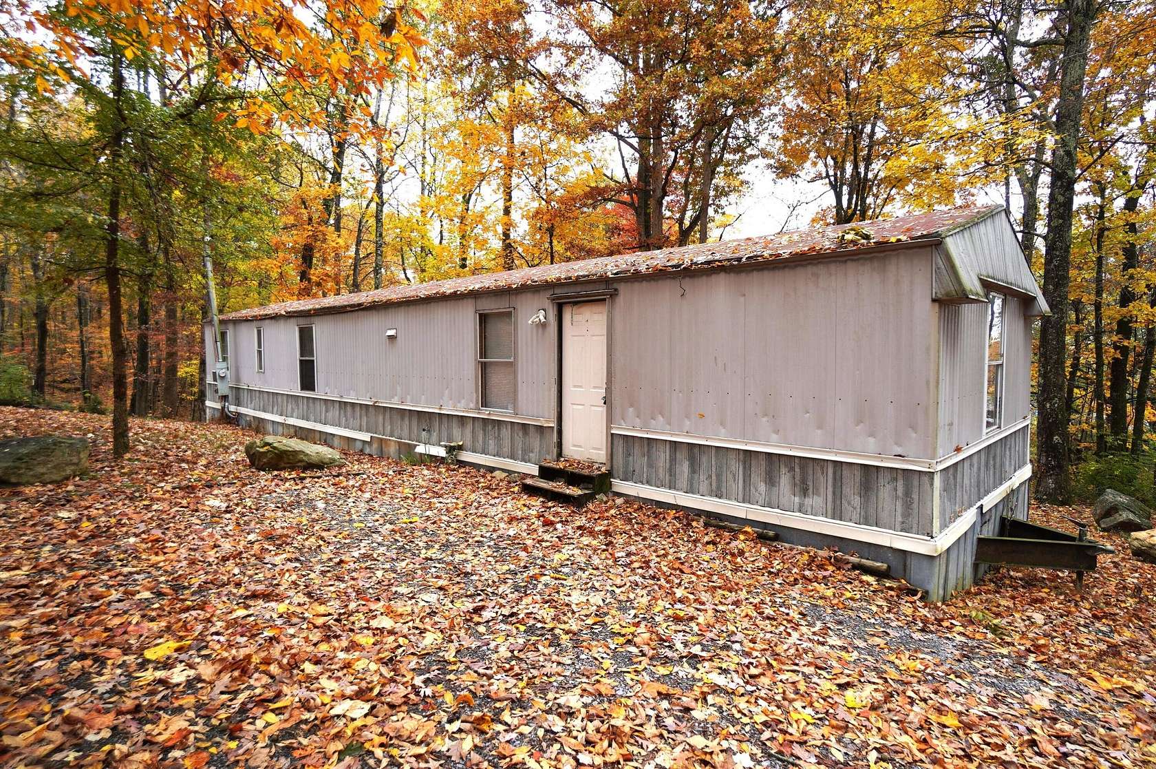 2 Acres of Residential Land with Home for Sale in Dandridge, Tennessee