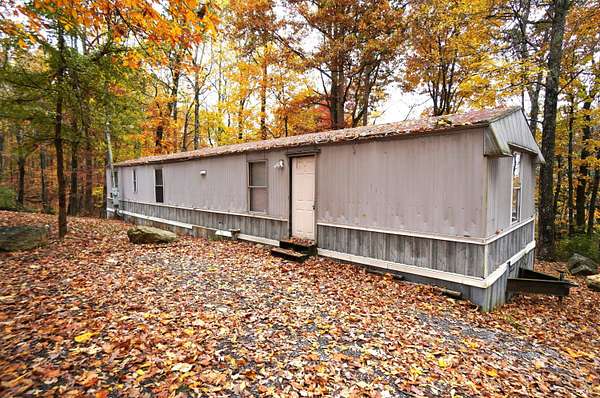 2 Acres of Residential Land with Home for Sale in Dandridge, Tennessee