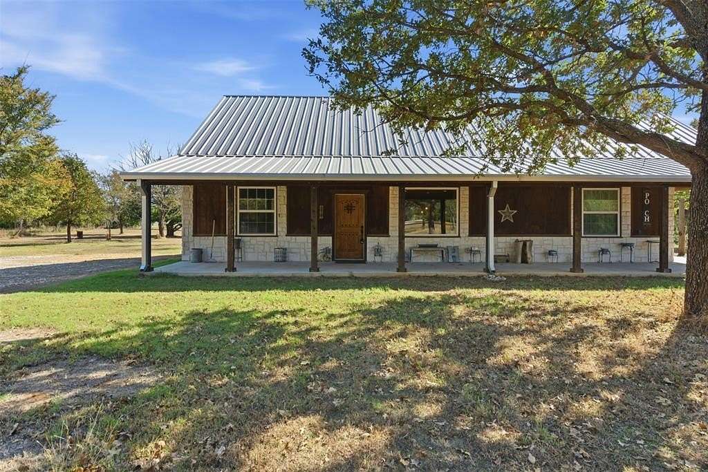 10.7 Acres of Land with Home for Sale in Covington, Texas