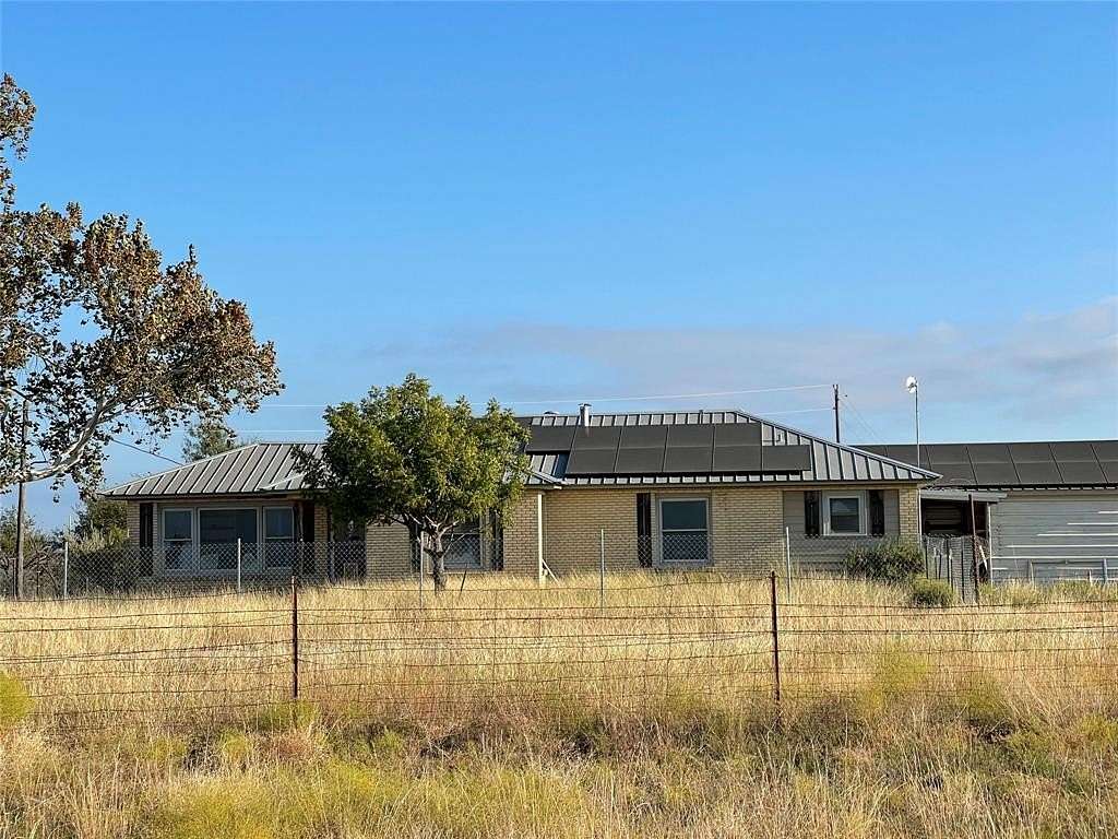 32 Acres of Agricultural Land with Home for Sale in Hamilton, Texas