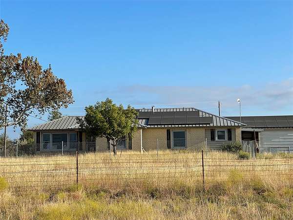 32 Acres of Agricultural Land with Home for Sale in Hamilton, Texas