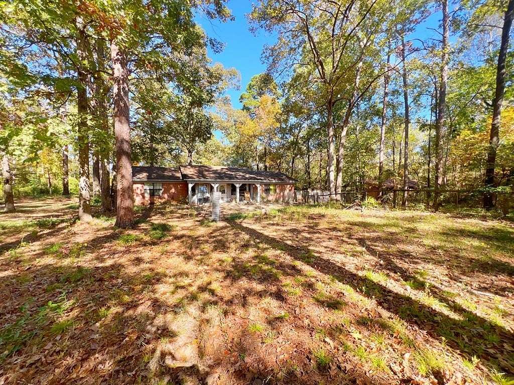 1.5 Acres of Residential Land with Home for Sale in Texarkana, Texas