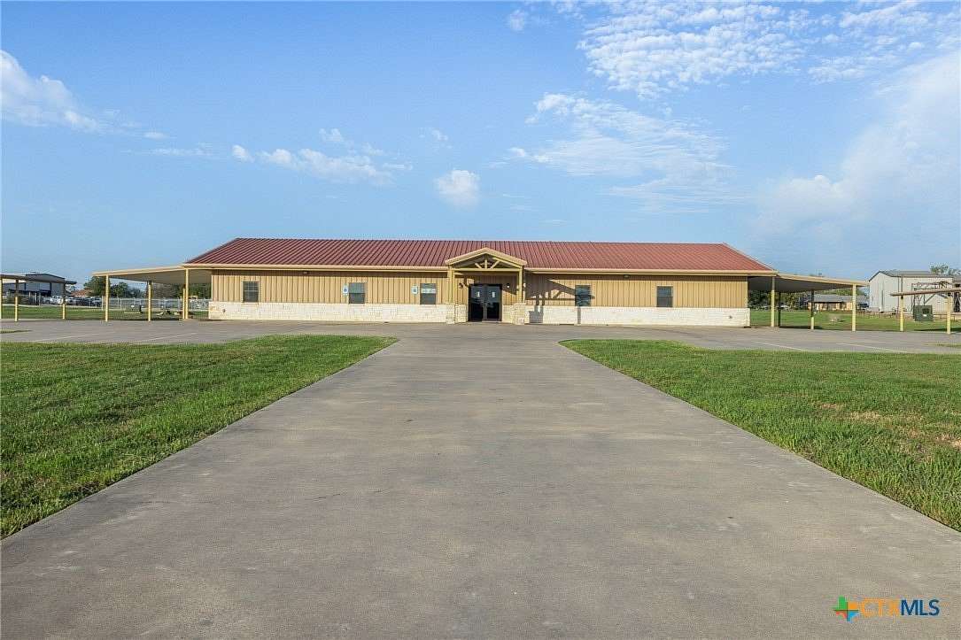 2 Acres of Improved Commercial Land for Sale in Gonzales, Texas