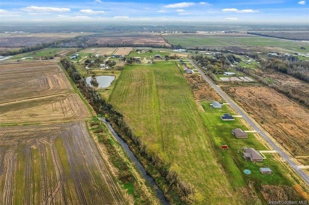 18.8 Acres of Land for Sale in Iowa, Louisiana