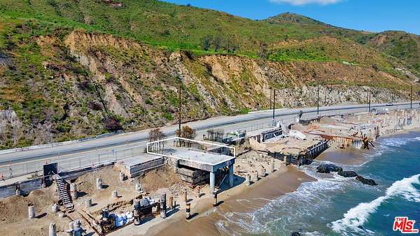 Residential Land for Sale in Malibu, California