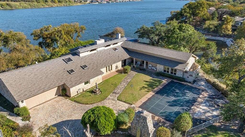 1.5 Acres of Residential Land with Home for Sale in Granbury, Texas