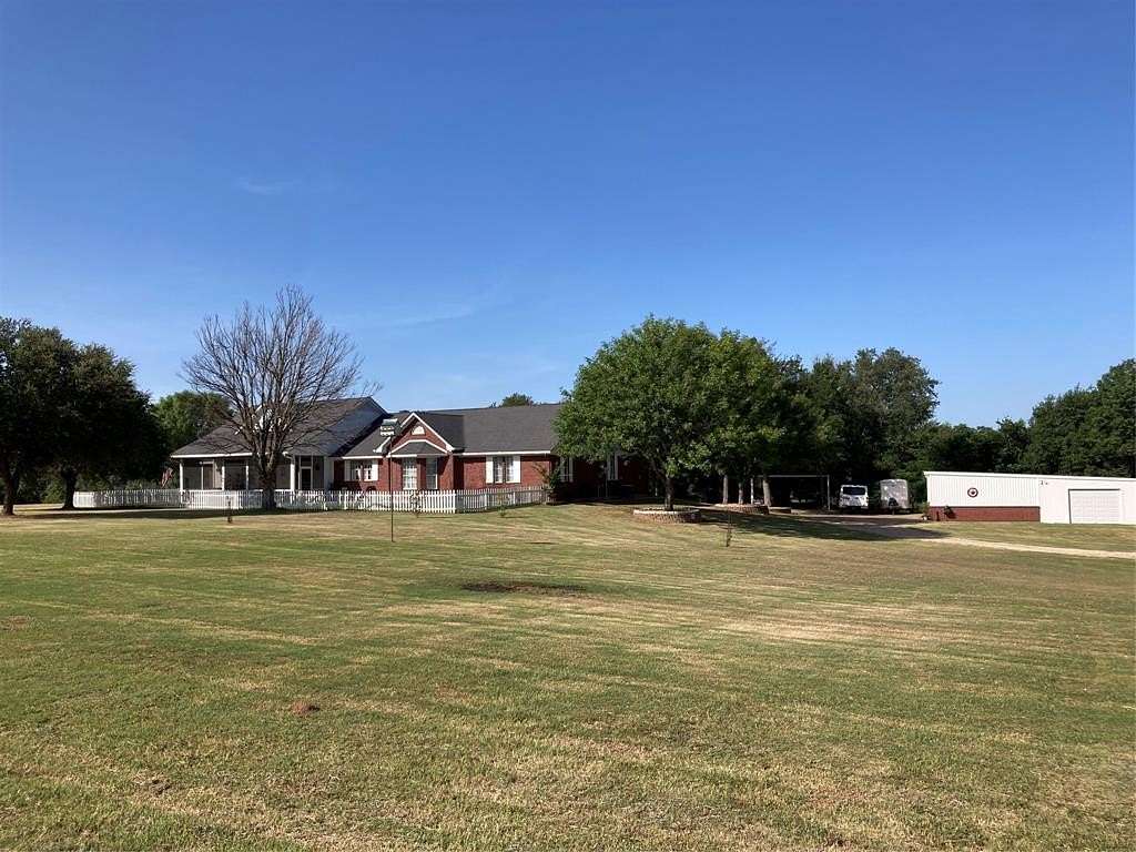 10.4 Acres of Land with Home for Sale in Waco, Texas