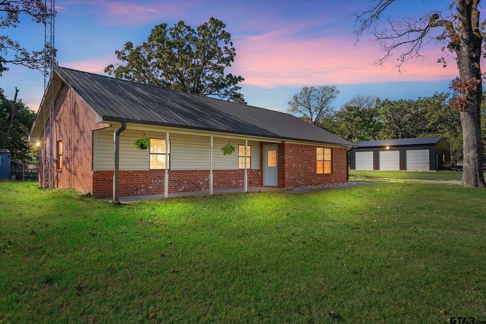 9 Acres of Residential Land with Home for Sale in Van, Texas