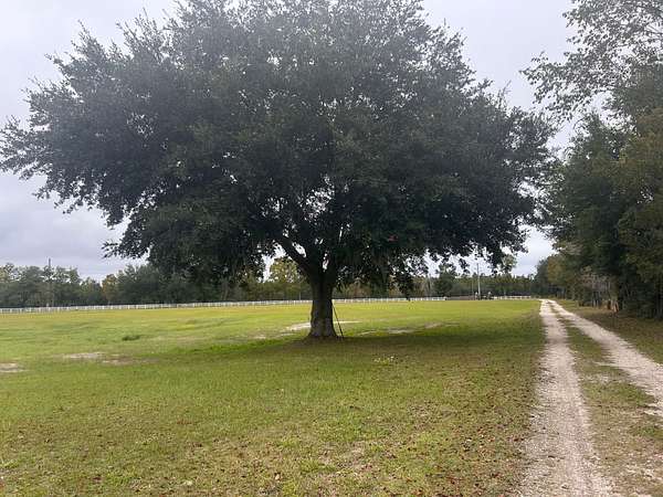 10 Acres of Land for Sale in Keystone Heights, Florida