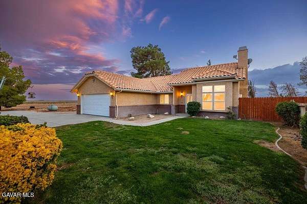 2.5 Acres of Residential Land with Home for Sale in Lancaster, California