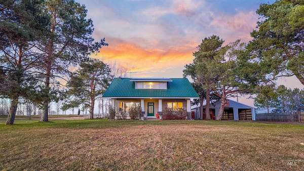 1.5 Acres of Residential Land with Home for Sale in Jerome, Idaho