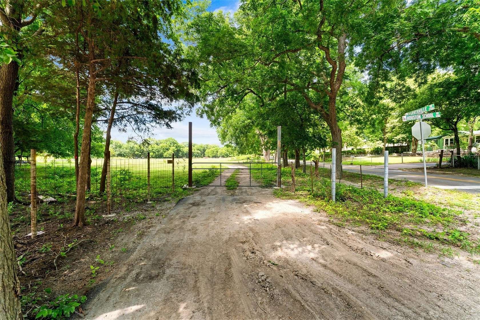 10 Acres of Residential Land for Sale in Lancaster, Texas