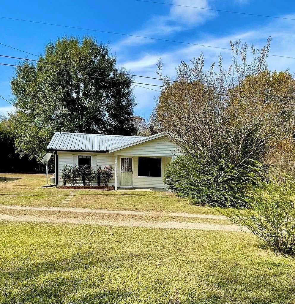 3.4 Acres of Residential Land with Home for Sale in Waterford, Mississippi