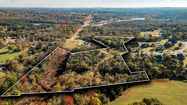 10 Acres of Land for Sale in Lebanon, Tennessee