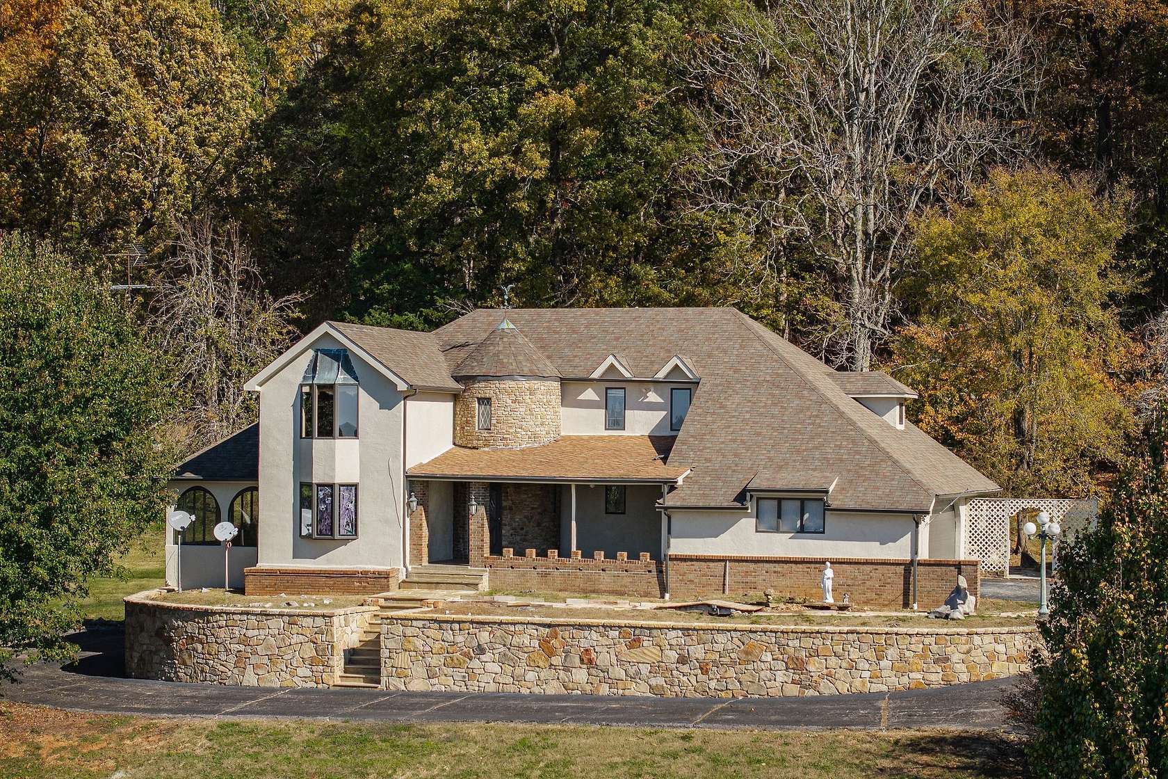 4.1 Acres of Residential Land with Home for Sale in Sparta, Tennessee