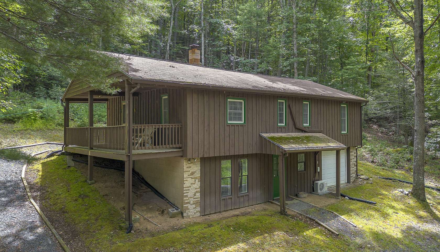 7 Acres of Residential Land with Home for Sale in Vesuvius, Virginia