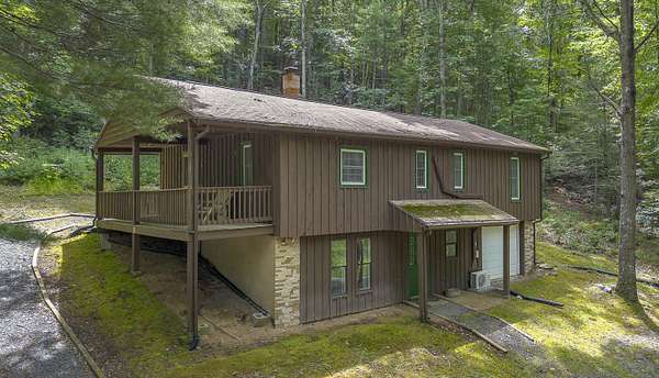 7 Acres of Residential Land with Home for Sale in Vesuvius, Virginia