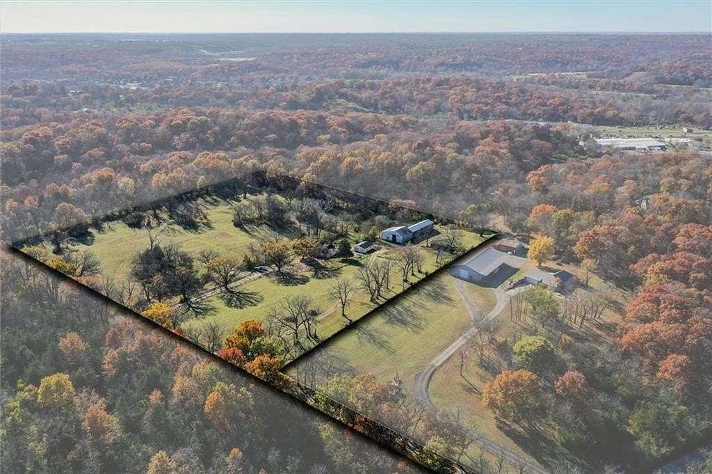 10 Acres of Land with Home for Sale in Kansas City, Missouri