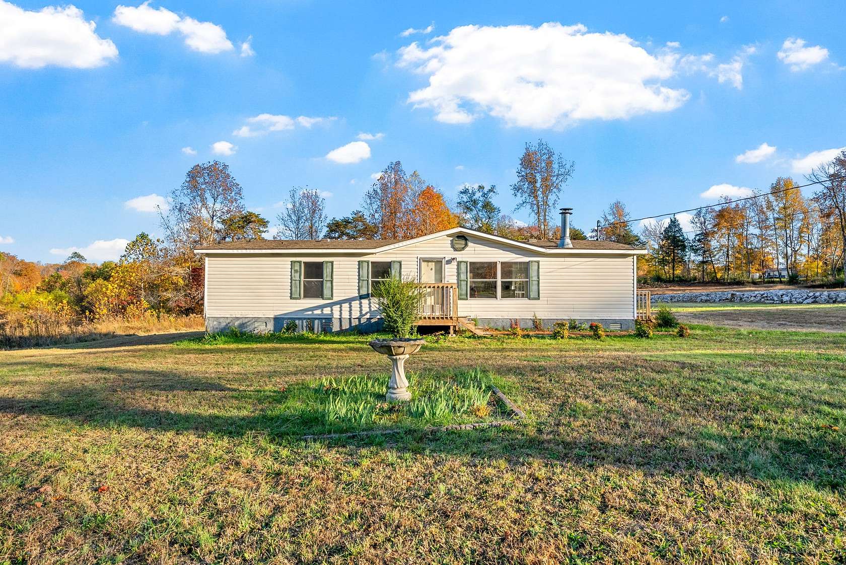 5.15 Acres of Improved Mixed-Use Land for Sale in Charlotte, Tennessee