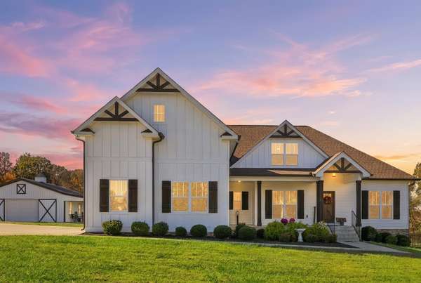 5 Acres of Residential Land with Home for Sale in Greenbrier, Tennessee