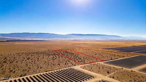 10 Acres of Land for Sale in Rosamond, California