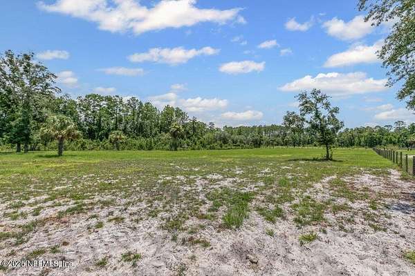 7 Acres of Residential Land for Sale in Hawthorne, Florida
