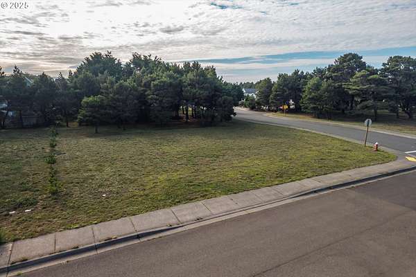 0.25 Acres of Residential Land for Sale in Bandon, Oregon