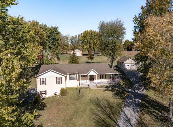 5 Acres of Agricultural Land for Sale in Moro, Illinois