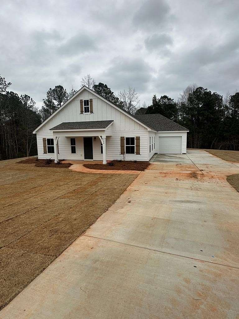 1.52 Acres of Residential Land with Home for Sale in Hamilton, Georgia