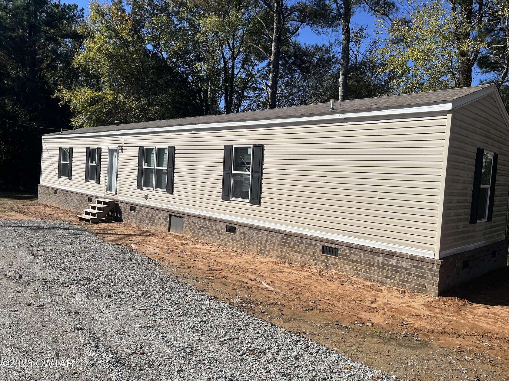 2 Acres of Residential Land with Home for Sale in Medina, Tennessee