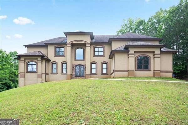 3.14 Acres of Residential Land with Home for Lease in Atlanta, Georgia