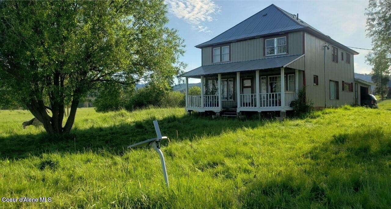 2.5 Acres of Land with Home for Sale in Fernwood, Idaho