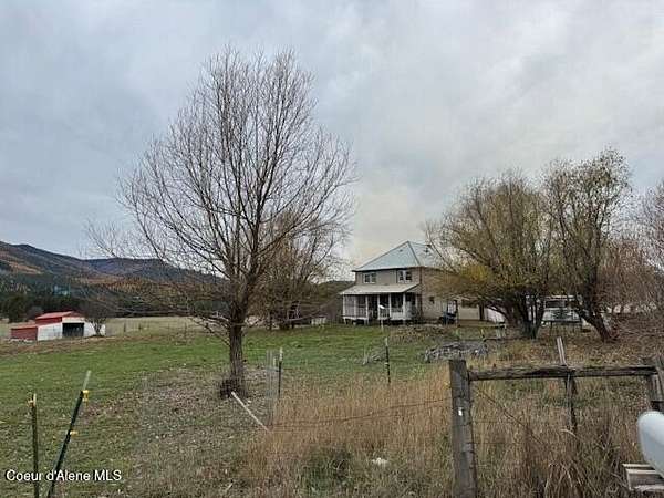 2.5 Acres of Residential Land with Home for Sale in Fernwood, Idaho