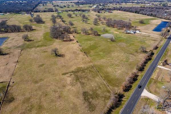 11 Acres of Land for Sale in Kemp, Texas