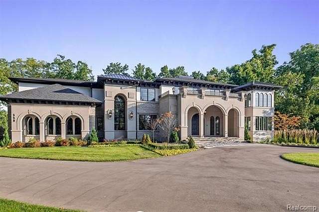 3.12 Acres of Residential Land with Home for Sale in Bloomfield Hills, Michigan