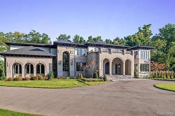 3.12 Acres of Residential Land with Home for Sale in Bloomfield Hills, Michigan