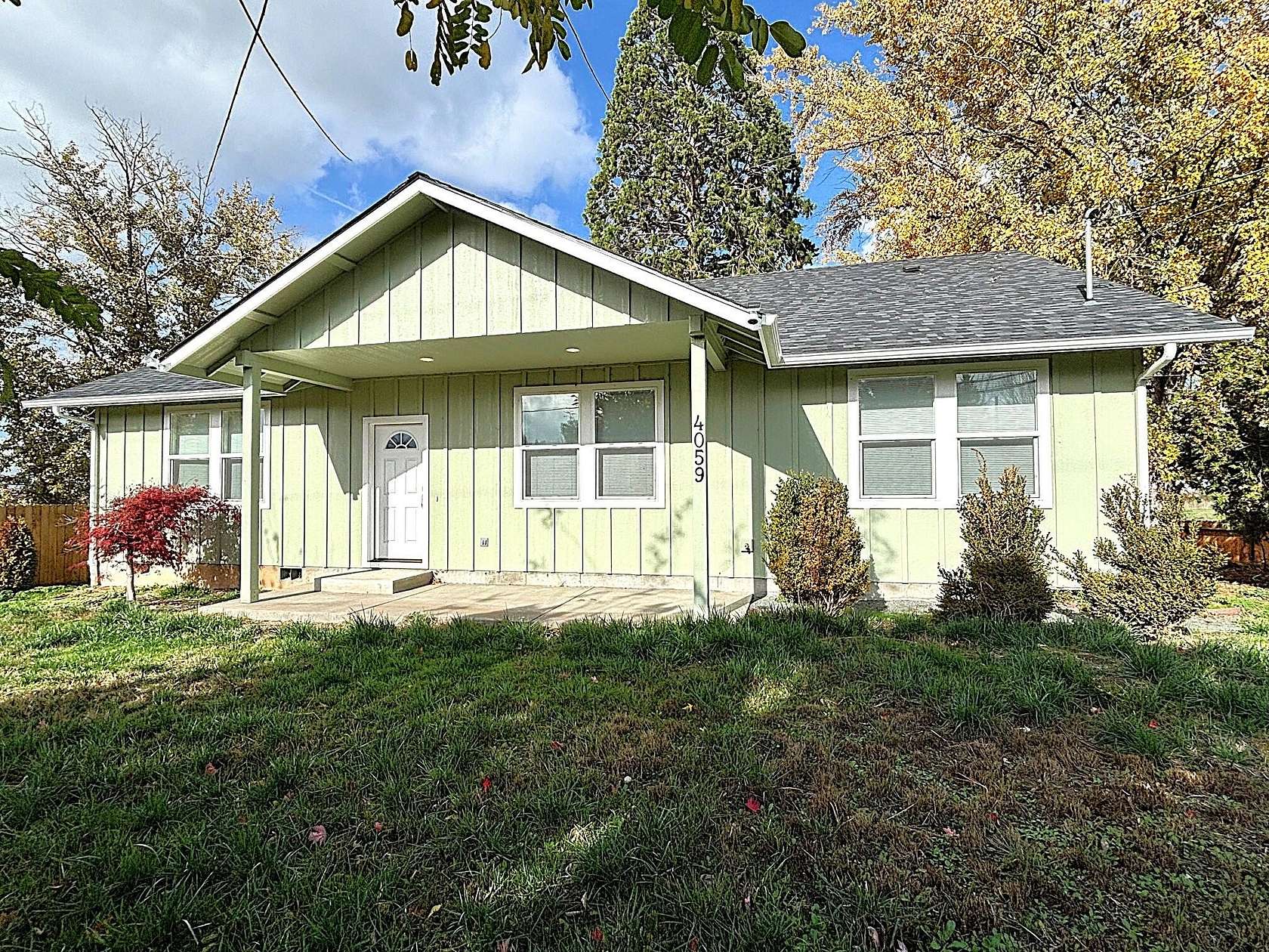 15.2 Acres of Land with Home for Sale in Phoenix, Oregon