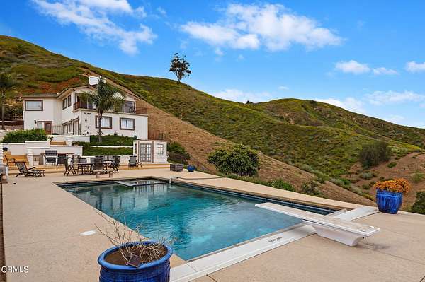 19.6 Acres of Land with Home for Sale in Ventura, California