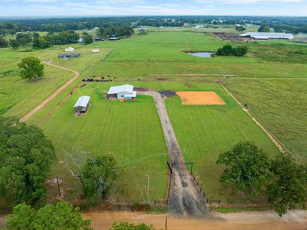 5.5 Acres of Residential Land with Home for Sale in Valliant, Oklahoma