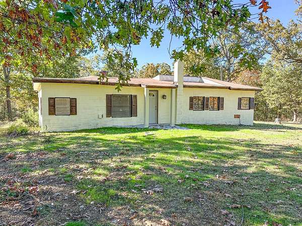 4.5 Acres of Residential Land with Home for Sale in Cave City, Arkansas