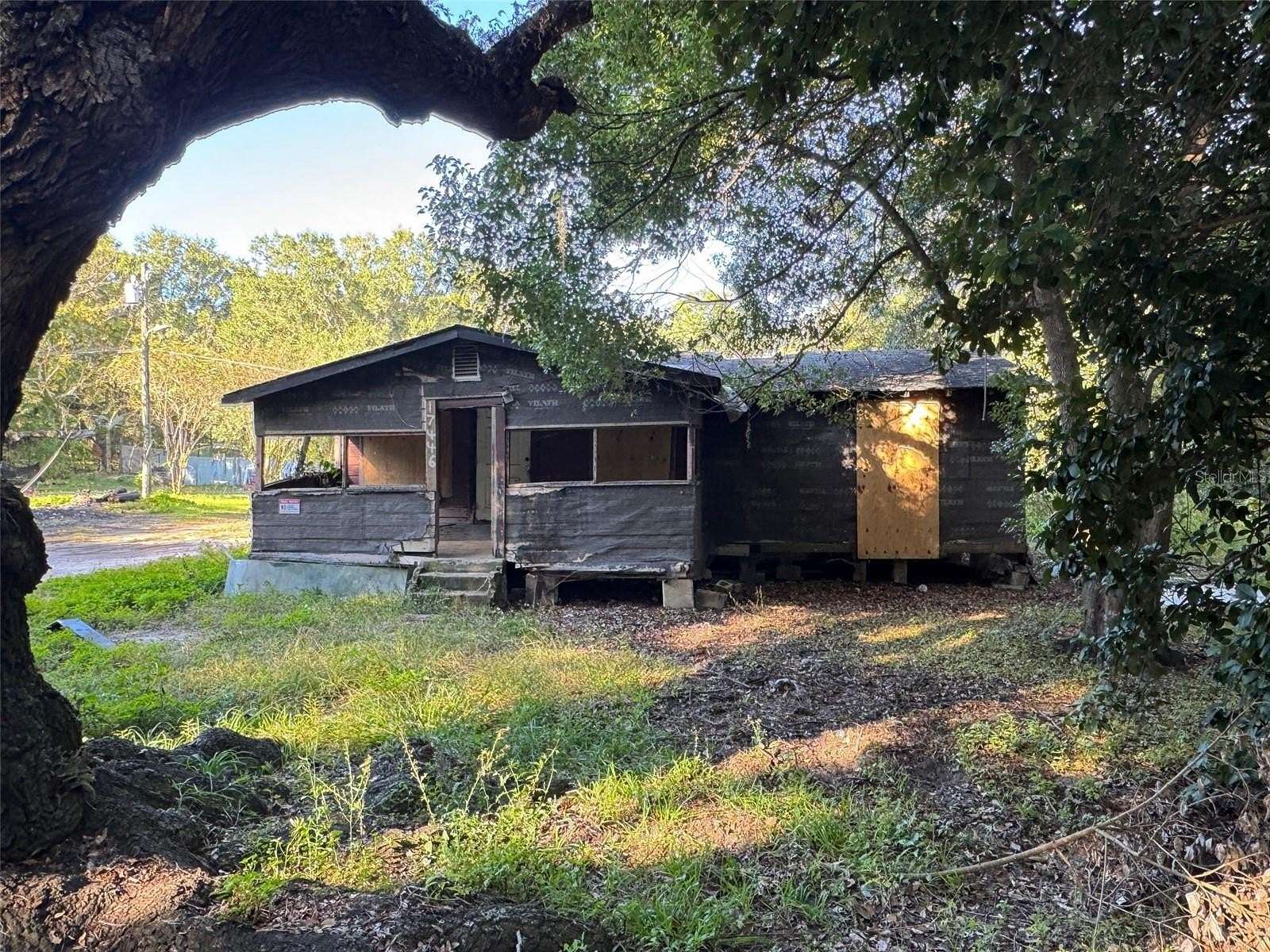 2.15 Acres of Residential Land with Home for Sale in Weirsdale, Florida