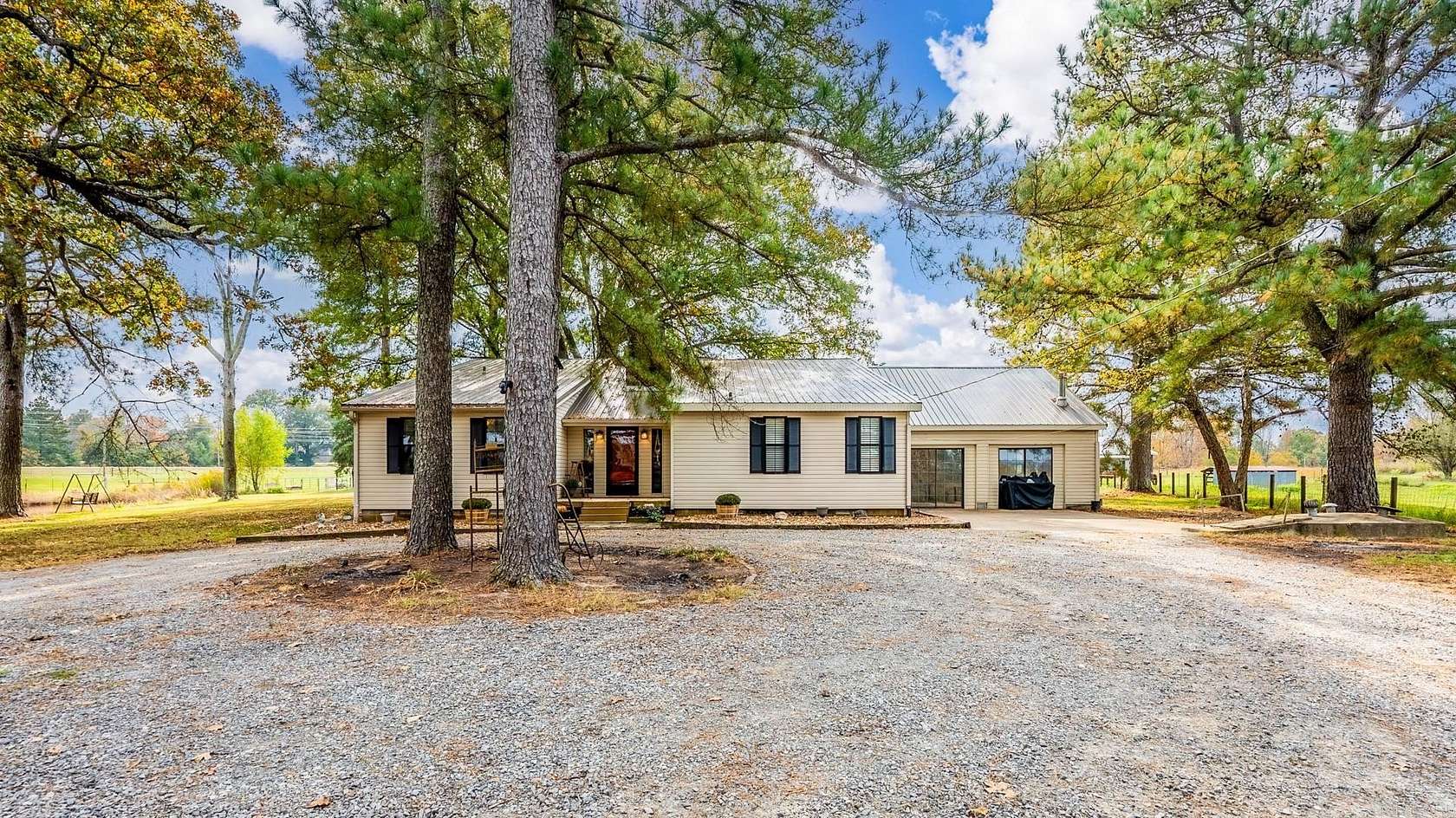 4.6 Acres of Residential Land with Home for Sale in Greenbrier, Arkansas