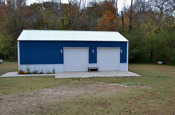 1.67 Acres of Residential Land with Home for Sale in New Johnsonville, Tennessee