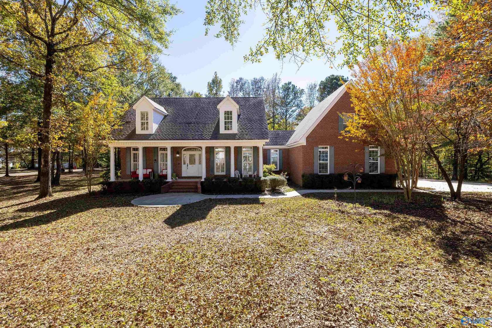 2 Acres of Residential Land with Home for Sale in Hamilton, Alabama