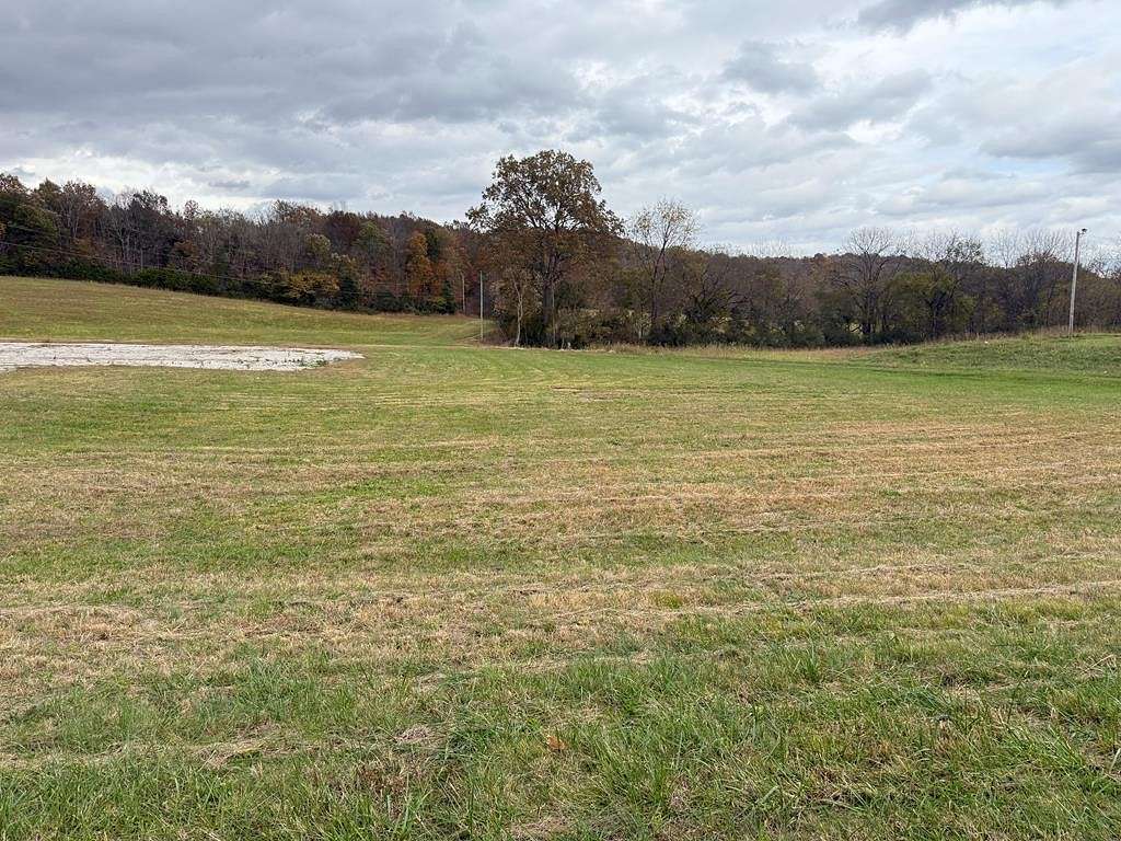8 Acres of Residential Land for Sale in Sparta, Tennessee