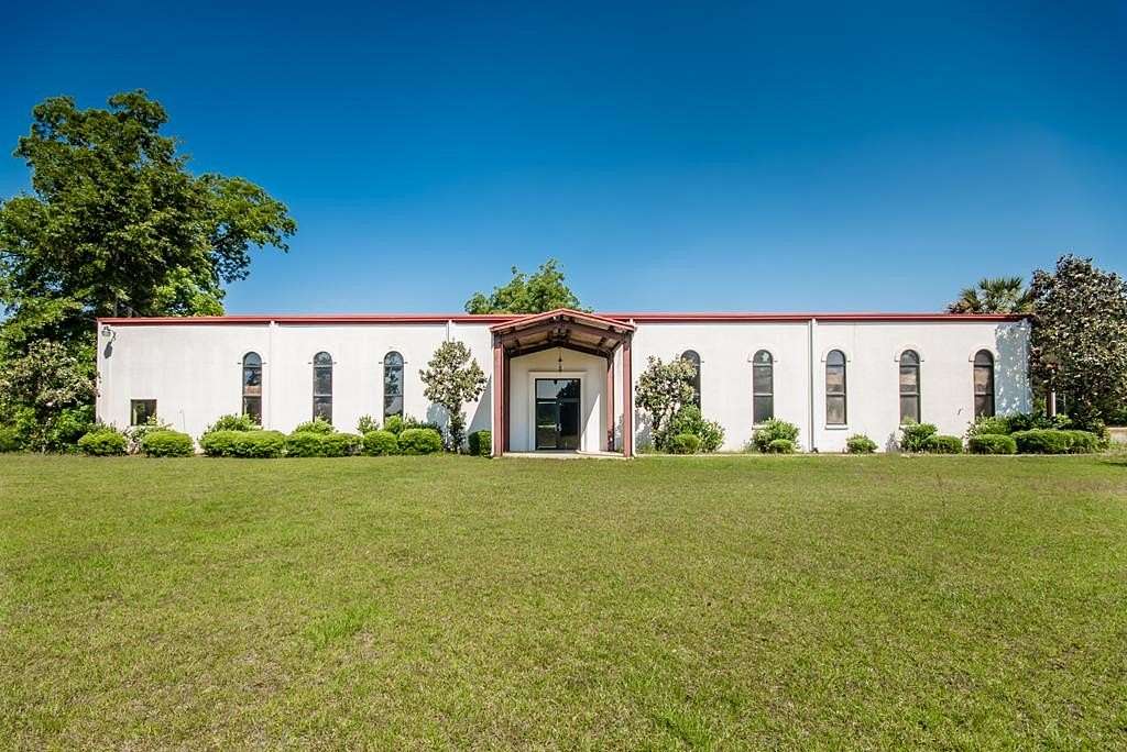 9 Acres of Improved Commercial Land for Sale in Nashville, Georgia